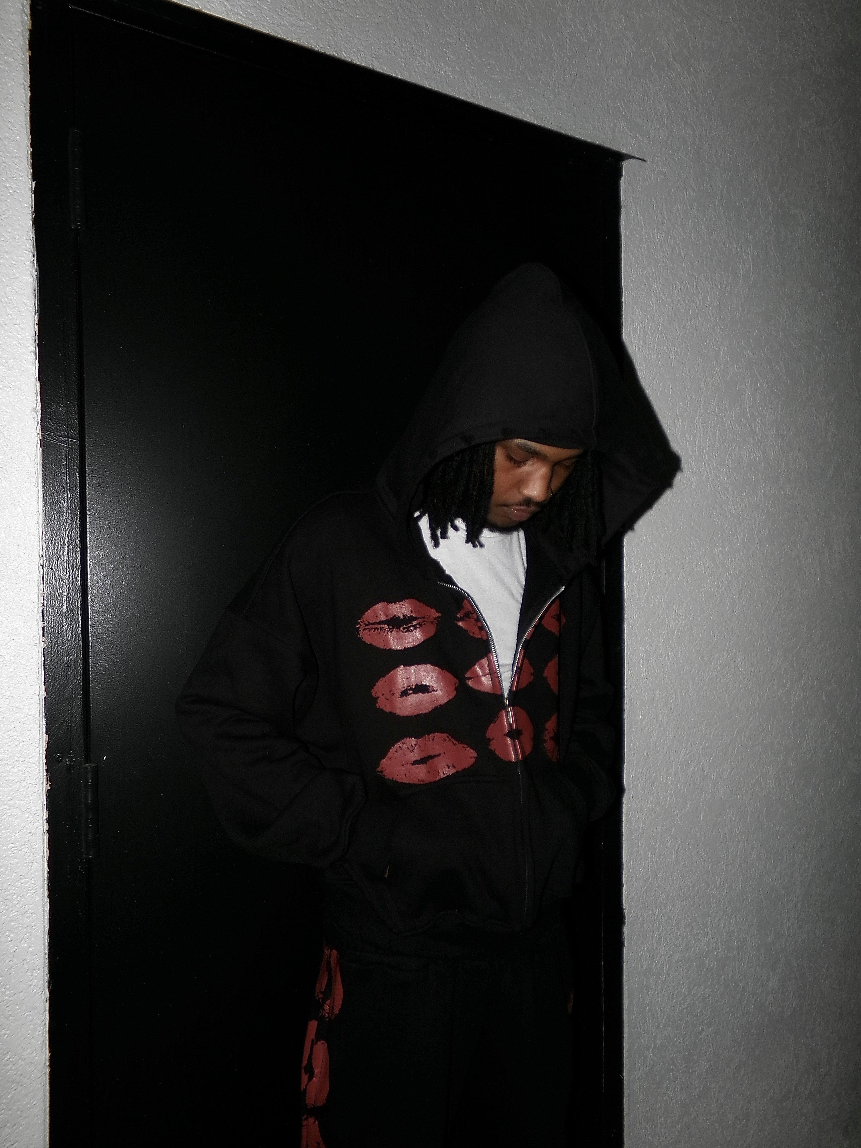 BLK KISSED ZIP-UP