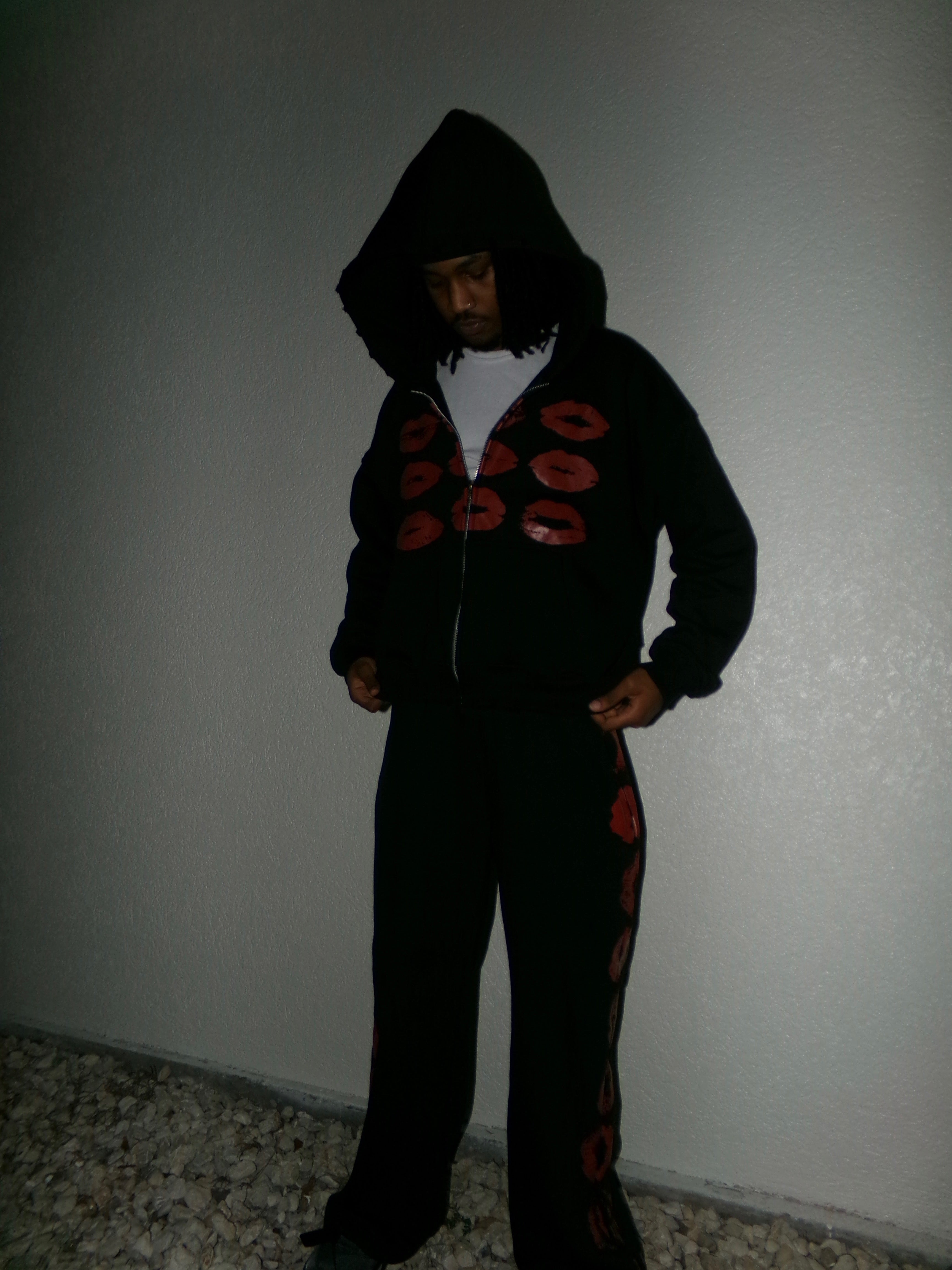BLK KISSED ZIP-UP