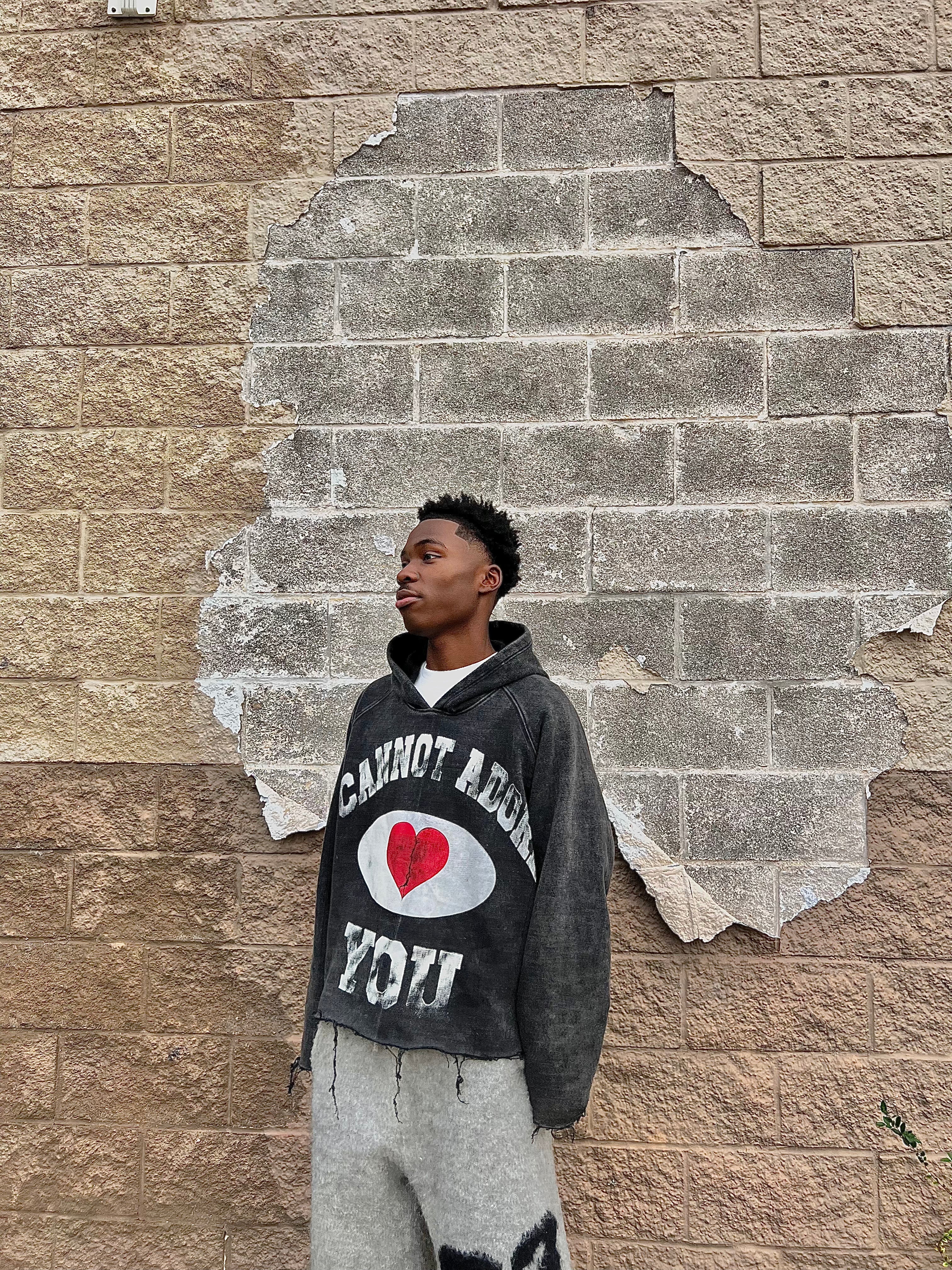 MODEL IS 5'8 WEARING A LARGE (he usually wears mediums)